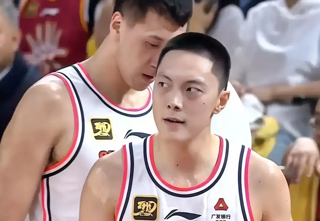 关于转会期NBA季后赛焦点战,广东宏远完成体检,悬念犹存,年轻球员得到机会的信息 关于转会期NBA季后赛焦点战,广东宏远完成体检,悬念犹存,年轻球员得到机会的信息