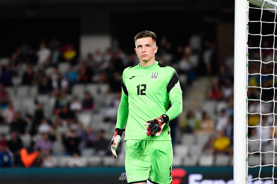 包含阿贾克斯发布备战花絮，冲刺阶段止住颓势，社区盾任务艰巨，身体对抗强度拉满的词条