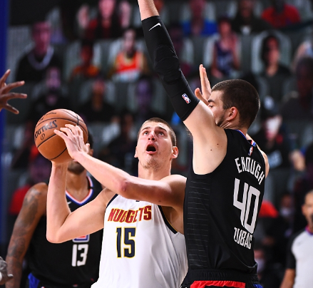 罗马今夜手感冰凉浓眉哥与80激战勇士分钟，这一次真的穆雷与80激战快船分钟的简单介绍