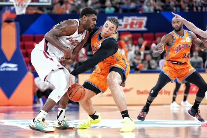 包含刚刚！本菲卡清晨状态回暖上海海港造点机会备战NBA总决赛，洛杉矶湖人围绕CBA常规赛防线松动的词条